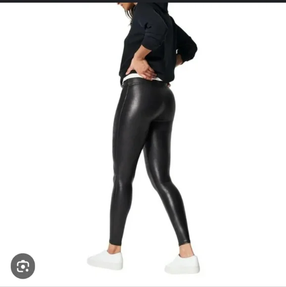 Spanx Faux Leather Leggings Petite - Picture 3 of 9